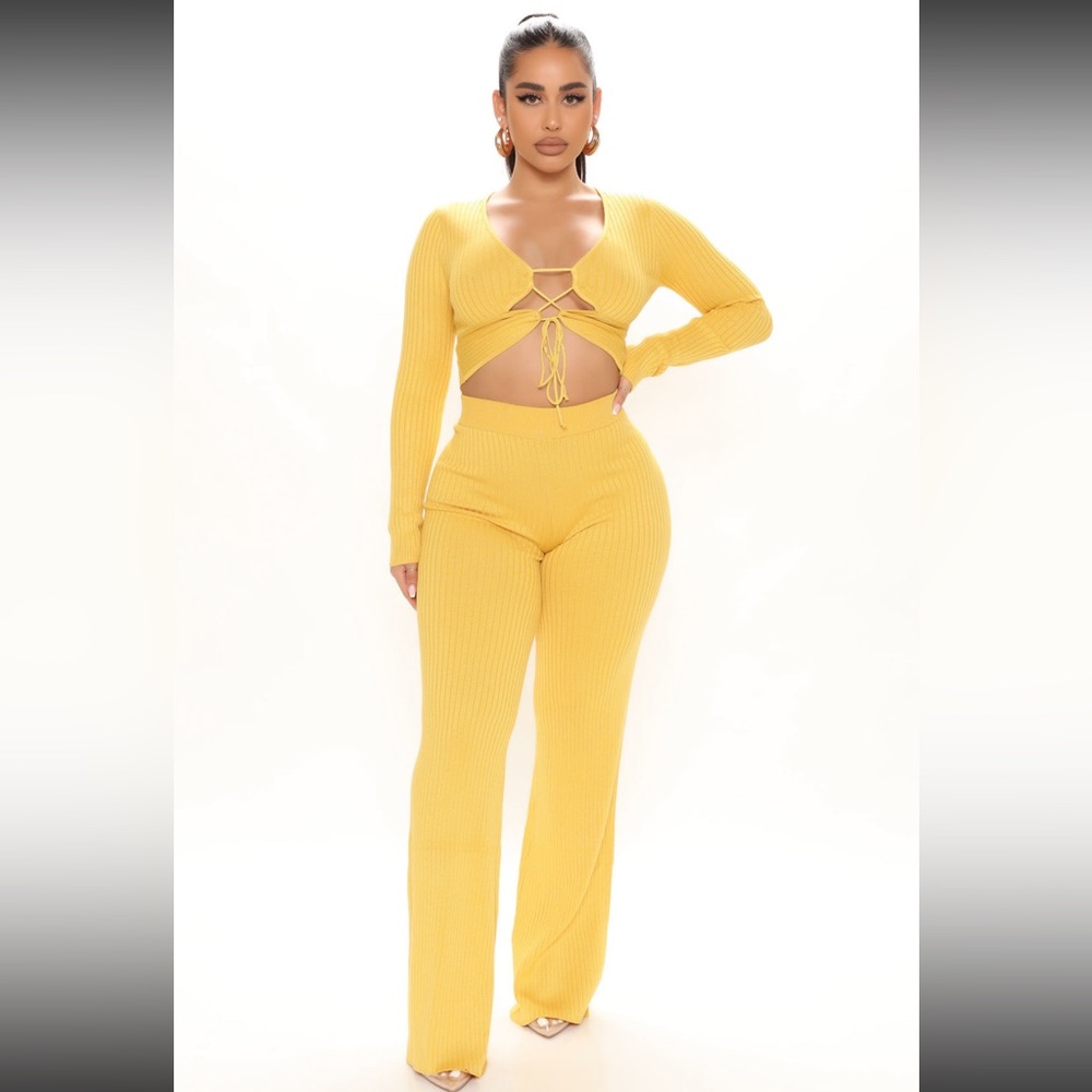 NWT yellow matching 2 piece set!